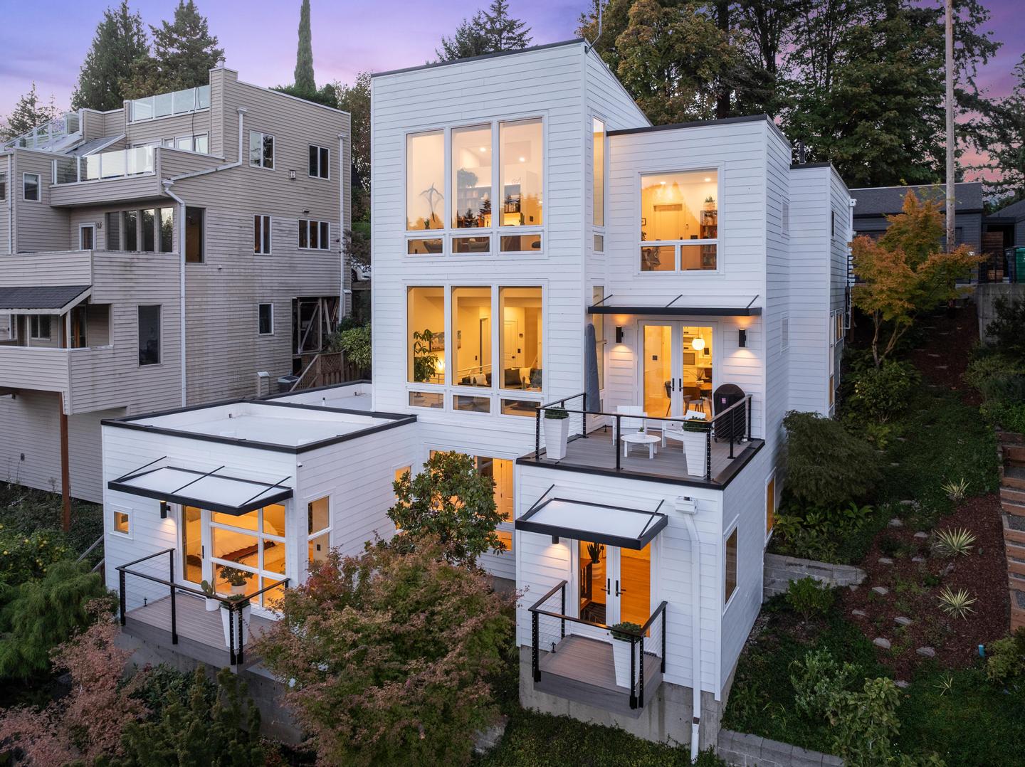 Masterfully remodeled modern city view refuge