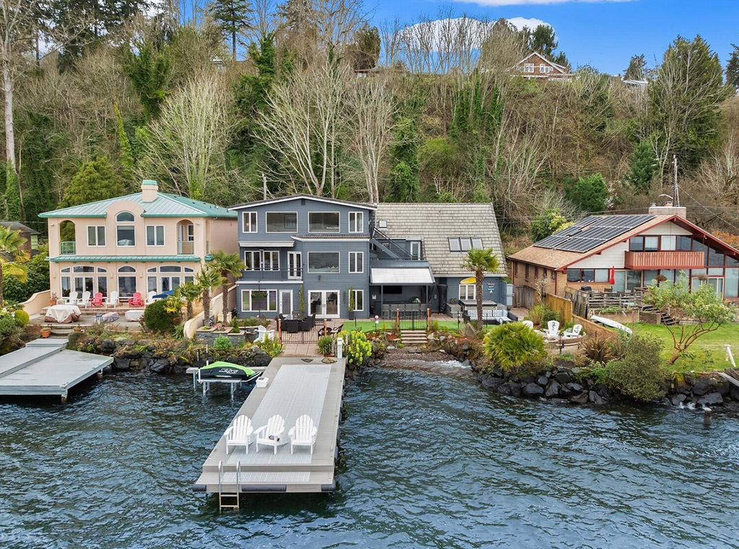 Beautiful Waterside Retreat