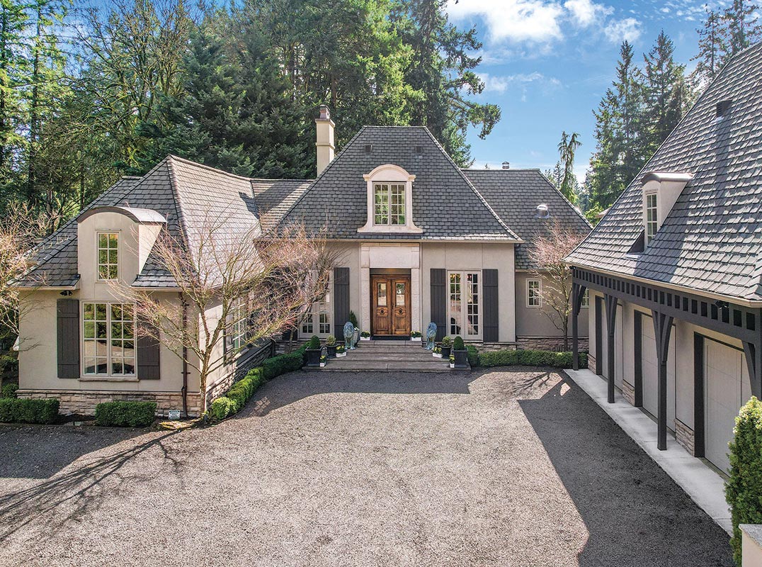 MAIN LEVEL LIVING IN LAKE OSWEGO