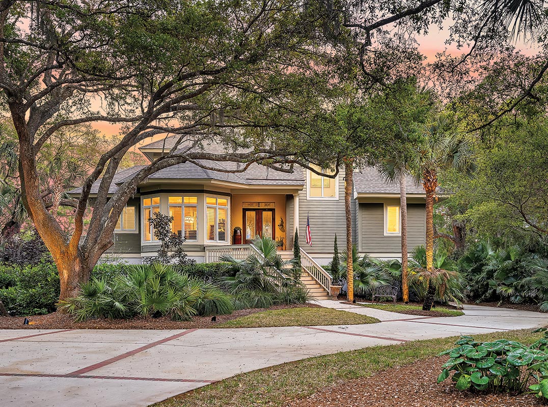Meticulously Maintained Marshfront Retreat