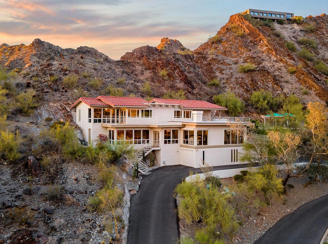 A Scenic Sanctuary in the Heart of Cinnabar Canyon