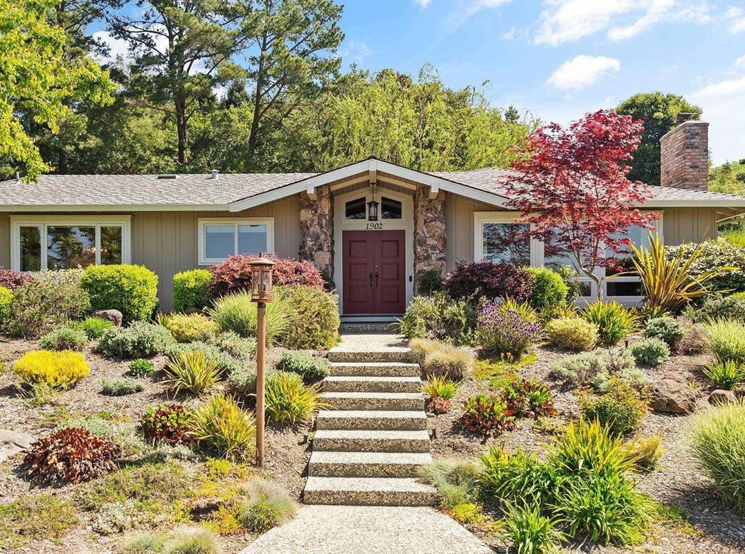 Custom Home In The Bluffs