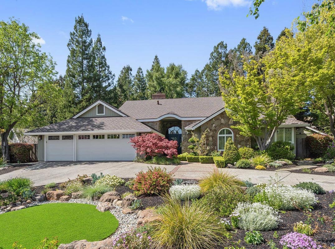 Beautiful Home. Beautiful Garden.