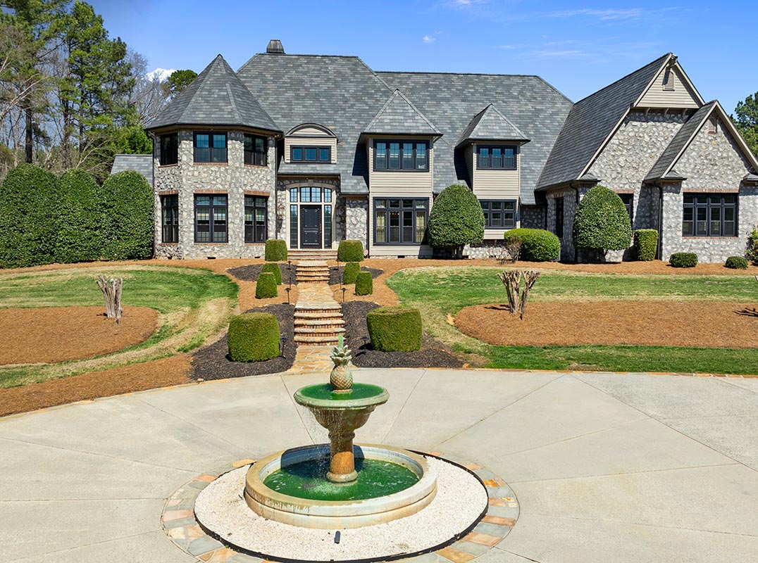Extraordinary Estate on 30 Acres