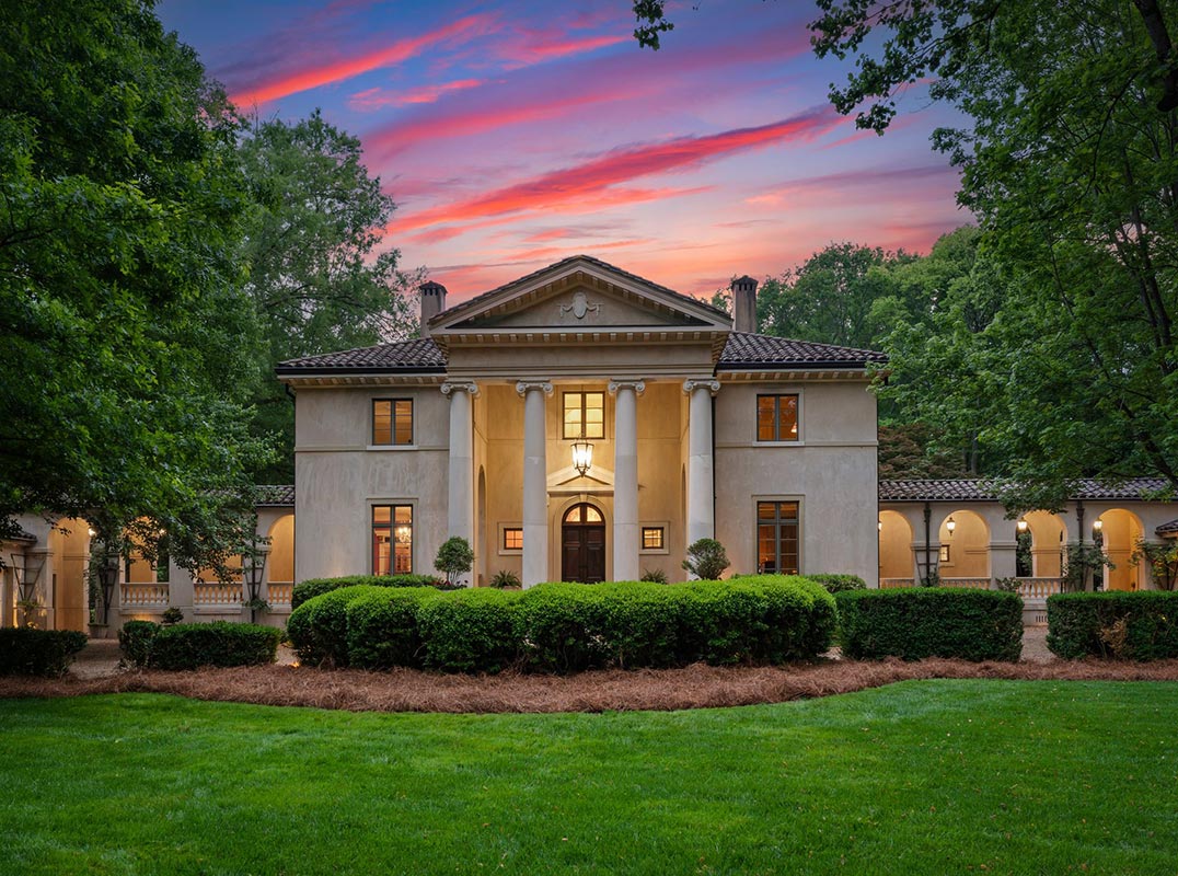 Villa Katrina Set on a 1.37-acre Wooded Lot