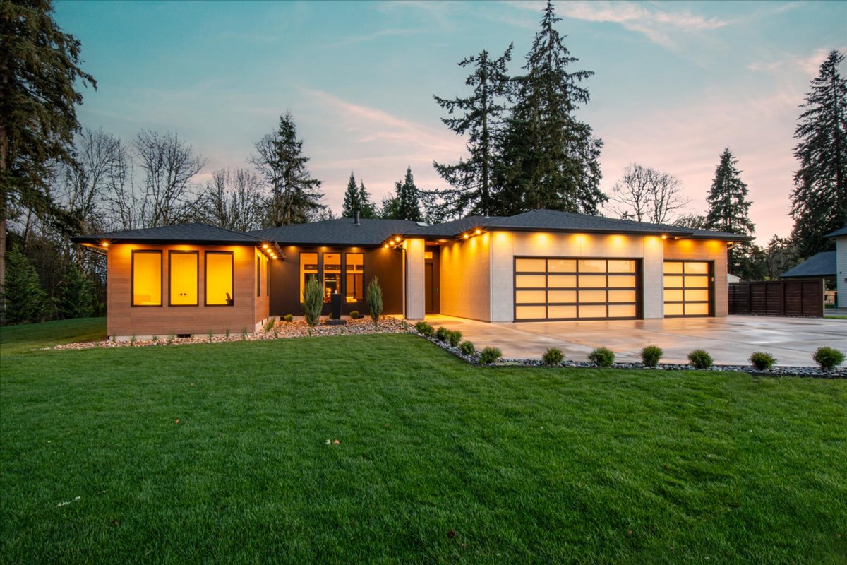 GORGEOUS CONTEMPORARY 4 BDRM HOME ON 1 ACRE WITH A 28X15 SHOP!