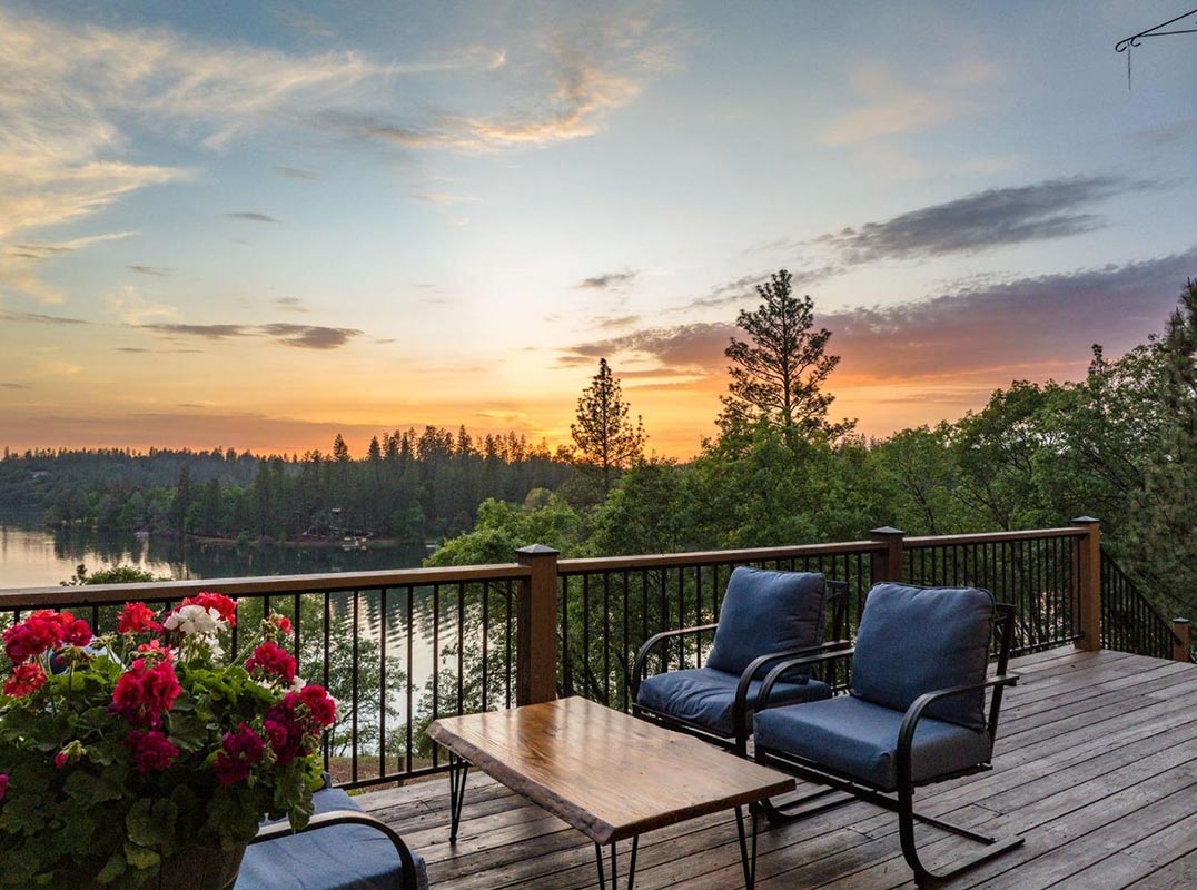 Experience The Lakefront Lifestyle