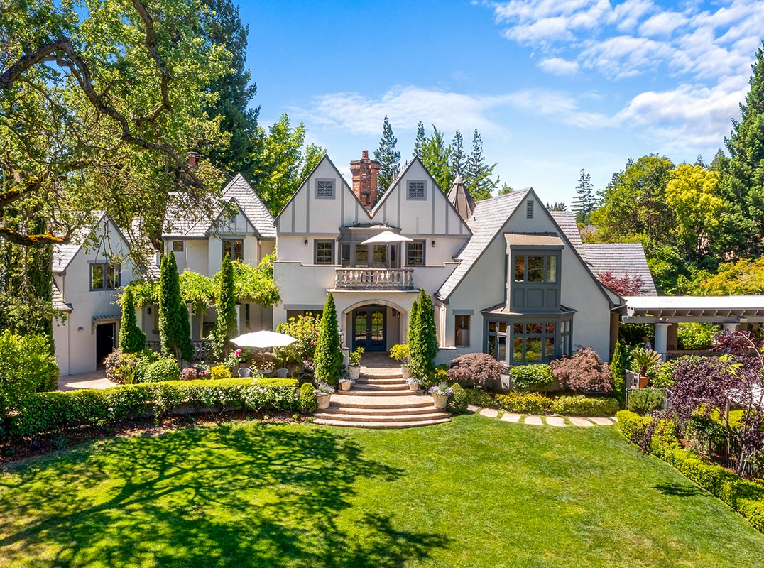 Private Retreat in Prestigious Sierra Oaks Vista