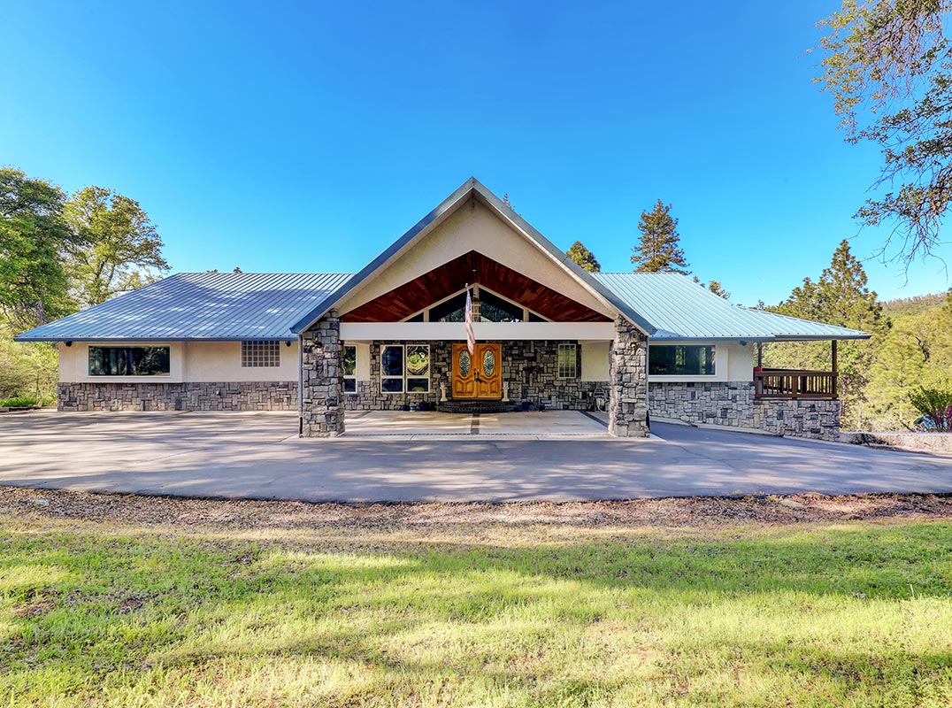 Fantastic Country Contemporary Home