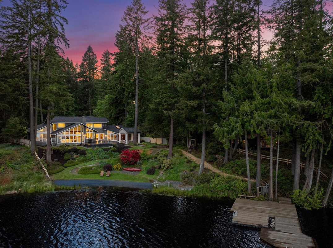 Luxurious Waterfront Living