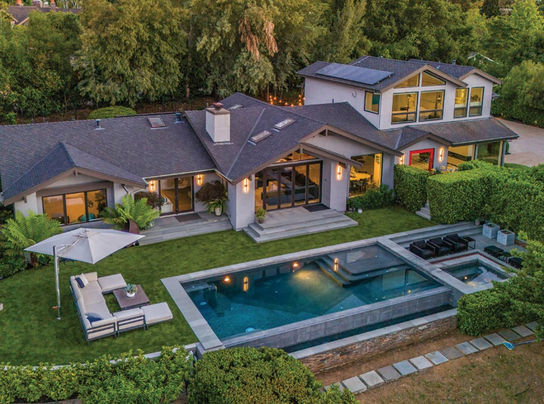 Private Modern Compound in Prime Location