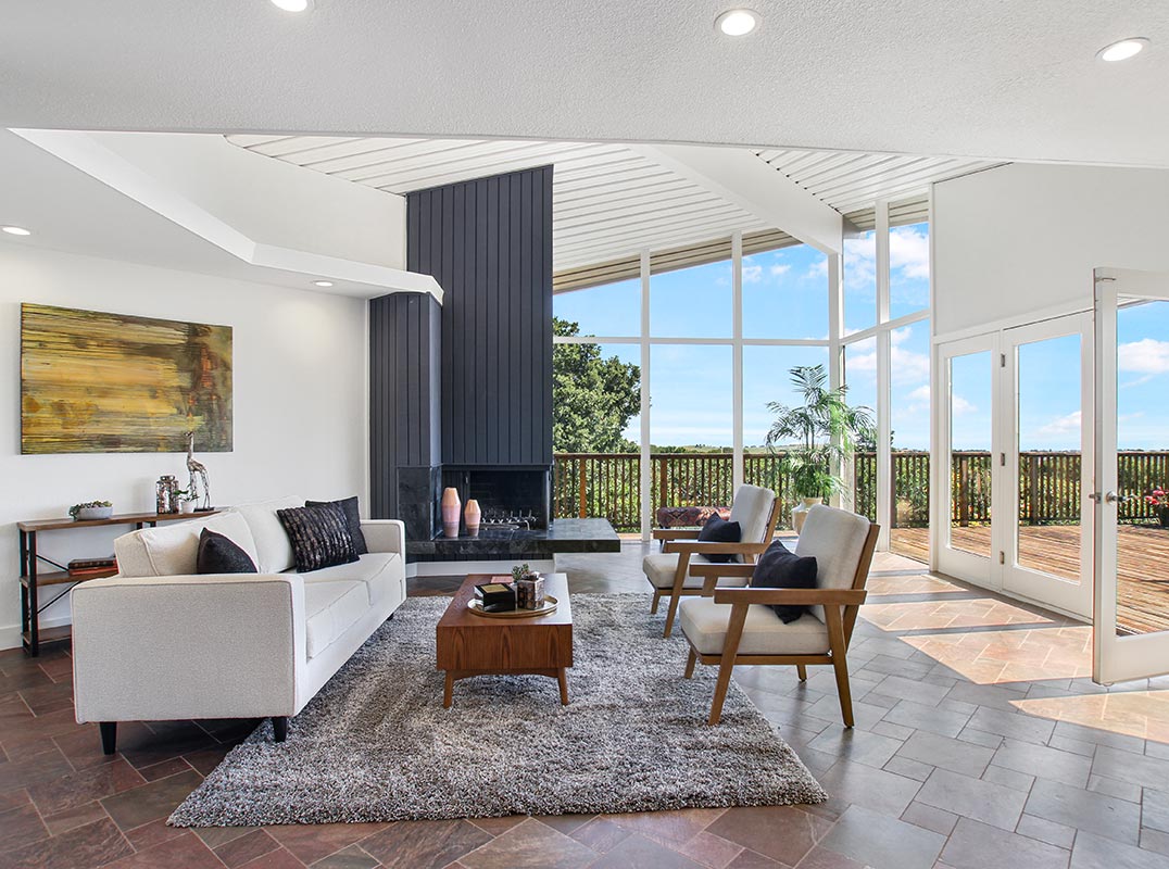 Elevated Perch in Central Portola Valley