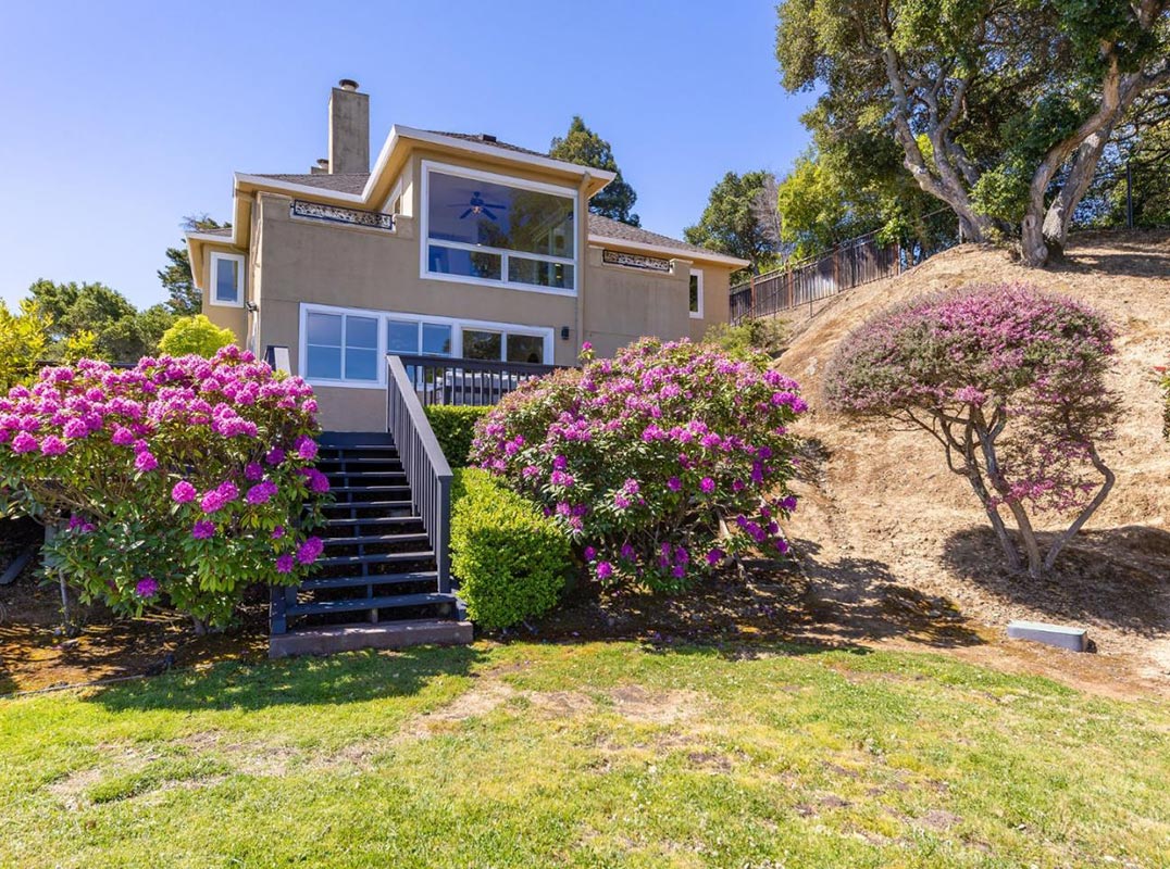 Refined Living, Expansive Views