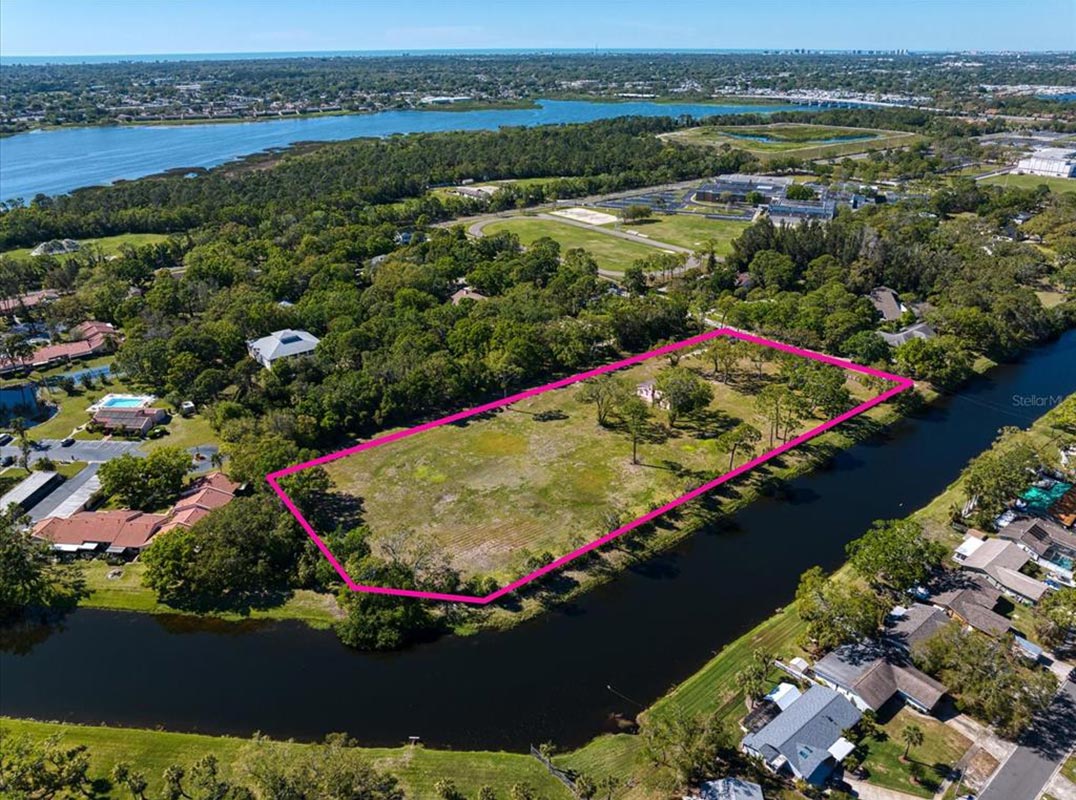 Rare opportunity in Seminole!