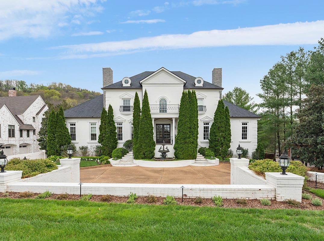 STUNNING LUXURY ESTATE