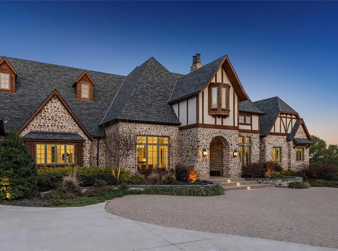 Private Gated Newer Construction