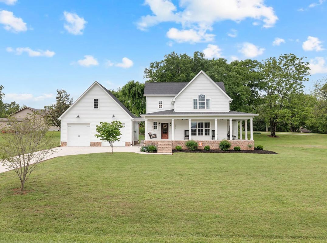 Beautiful Custom Built Lake Home in Hopkins Point! 