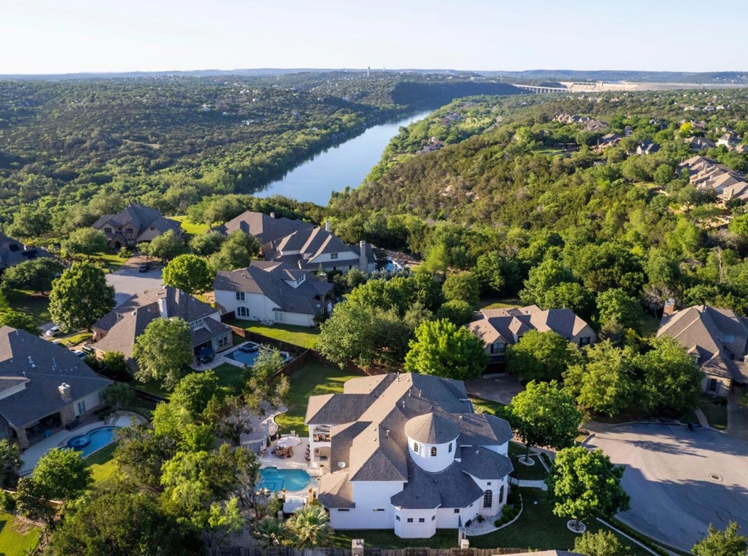 Elegant Estate In The Gated Lakewood Hills Community Of Steiner Ranch
