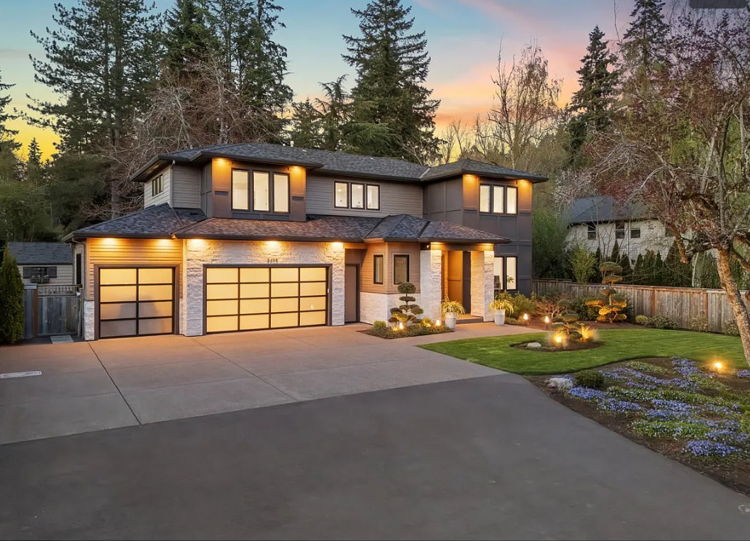 One-Third Acre Rivergrove 4 Bedroom w/ Atrium