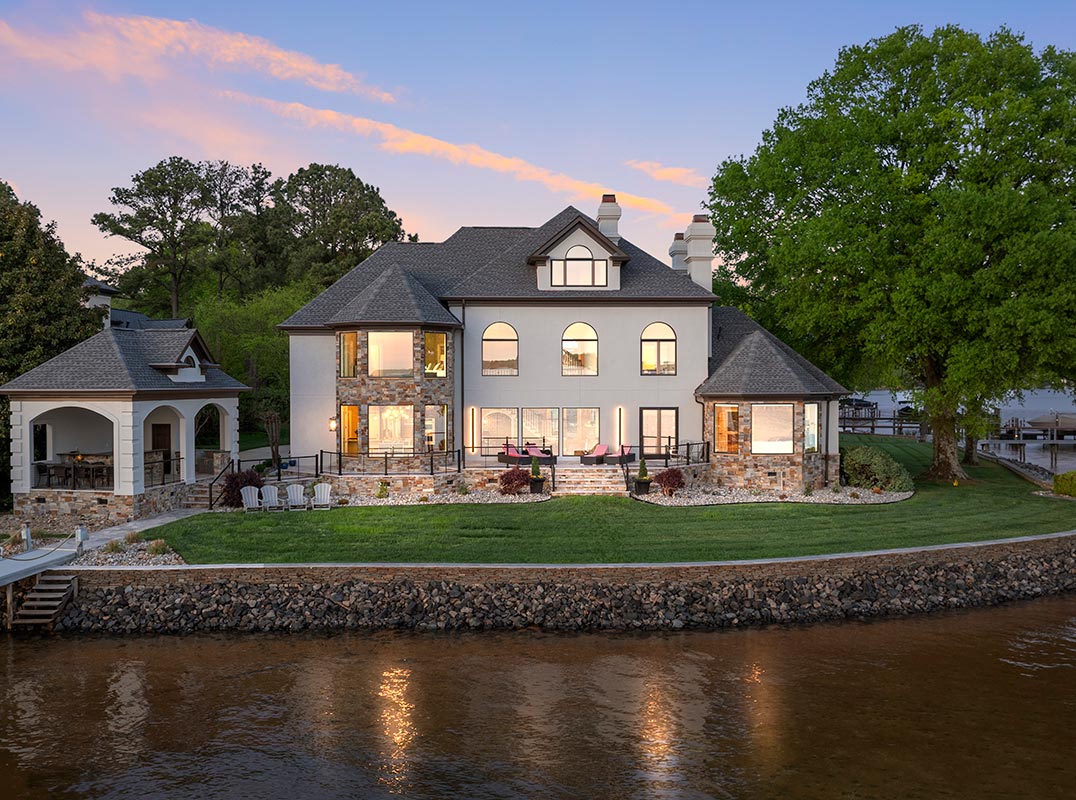 Waterfront Estate Nestled in Alexander Island