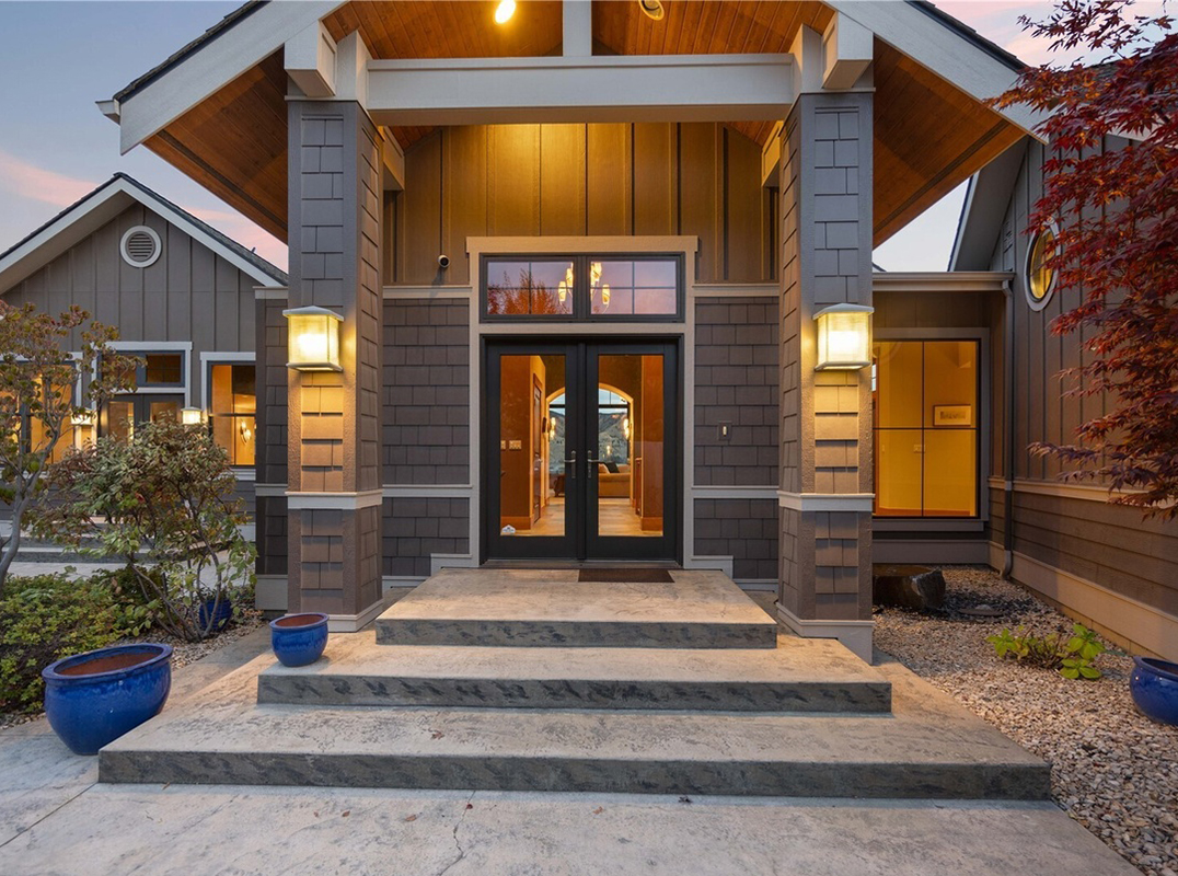 An Iconic Lakeside Home