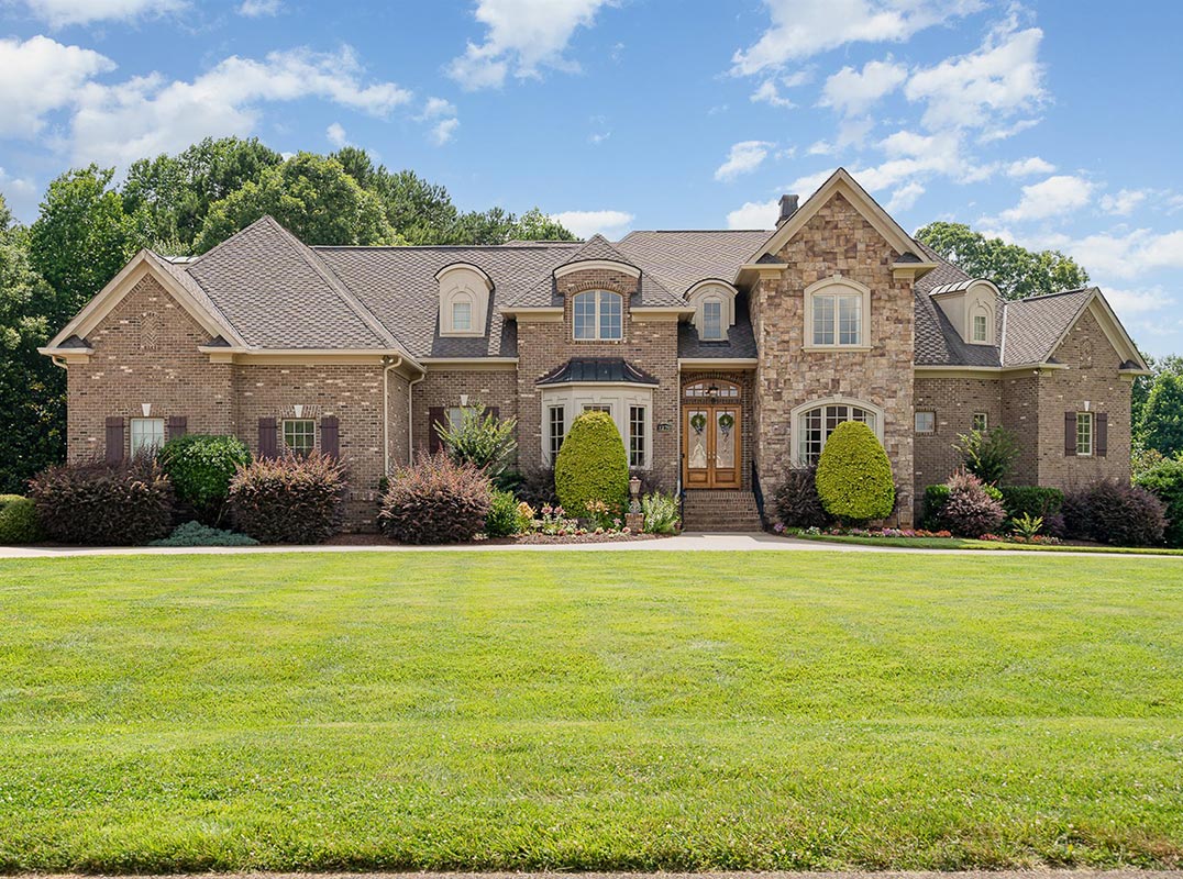 Stunning Estate w/ 6 acres in Mooresville