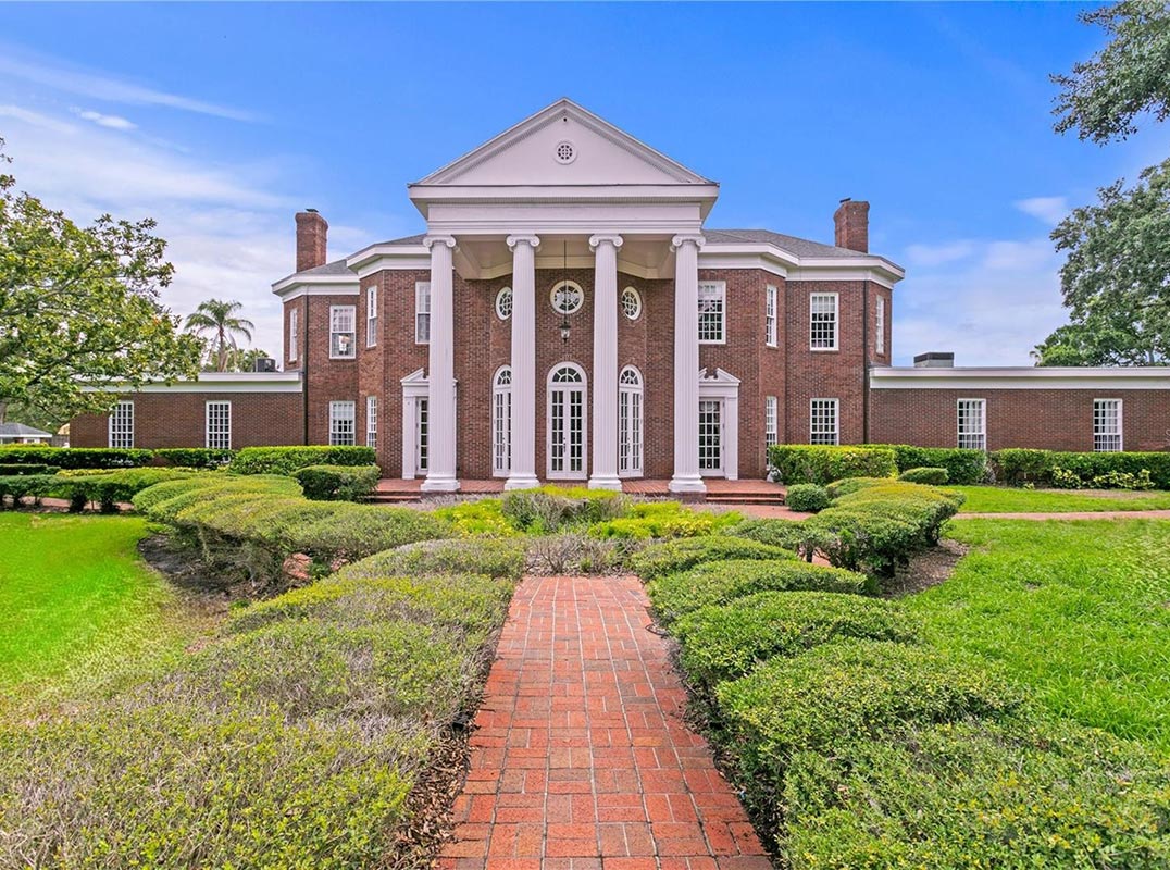 Extraordinary 1.34-Acre Waterfront Estat