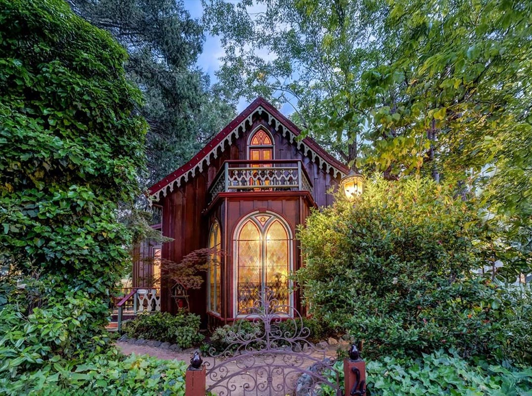 Delightful 1880s Airbnb Victorian