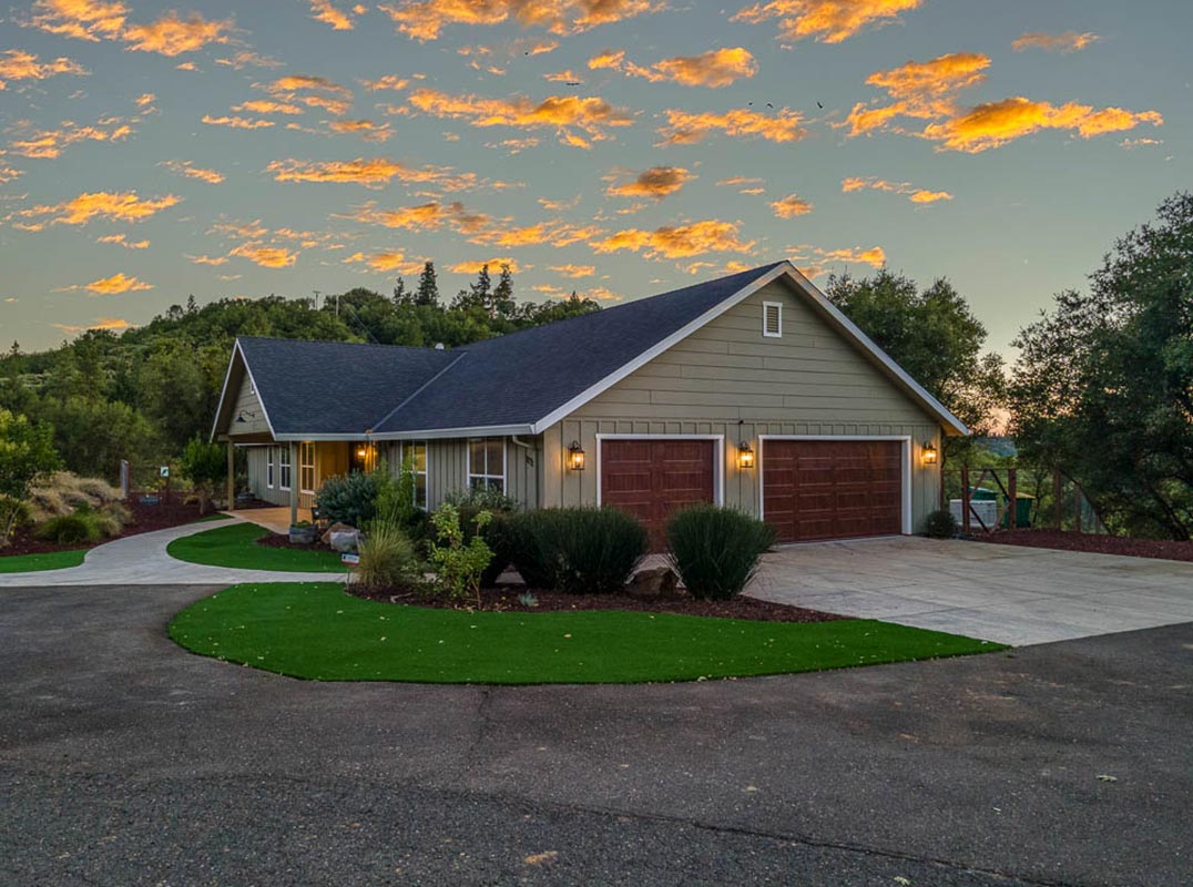 Custom Single Story Home On 10 Acres - Panoramic Views