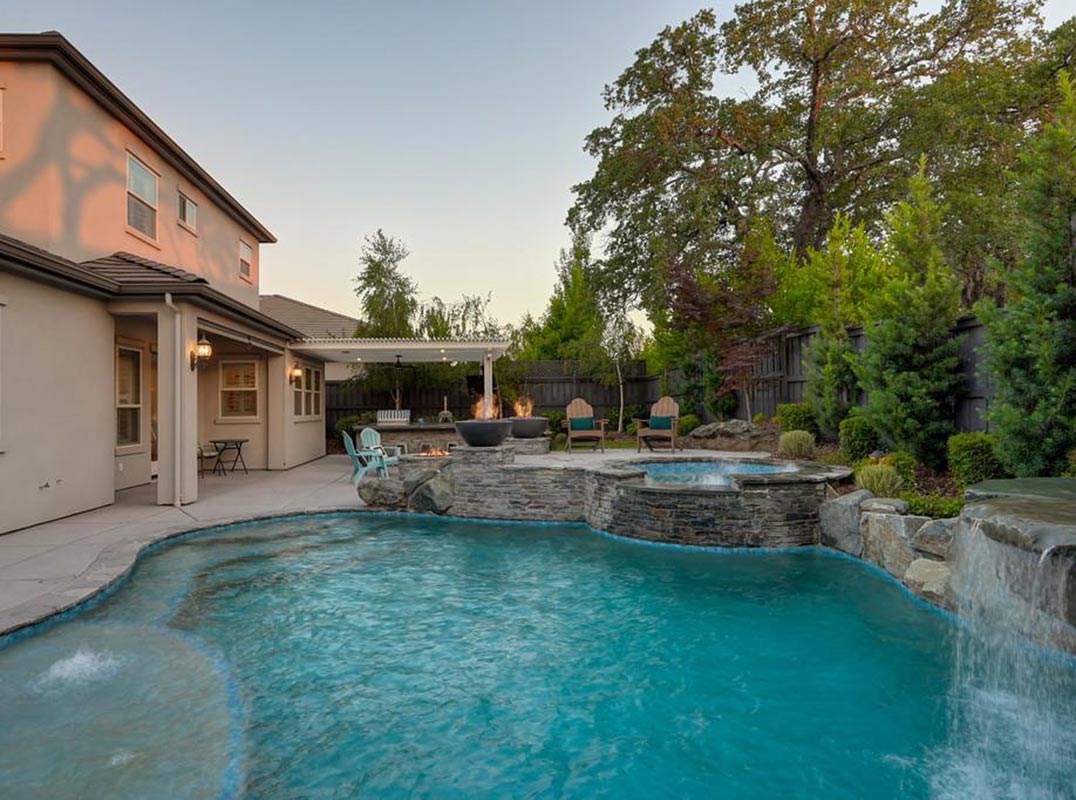 Stunning Home in Lakeview Oaks Estates