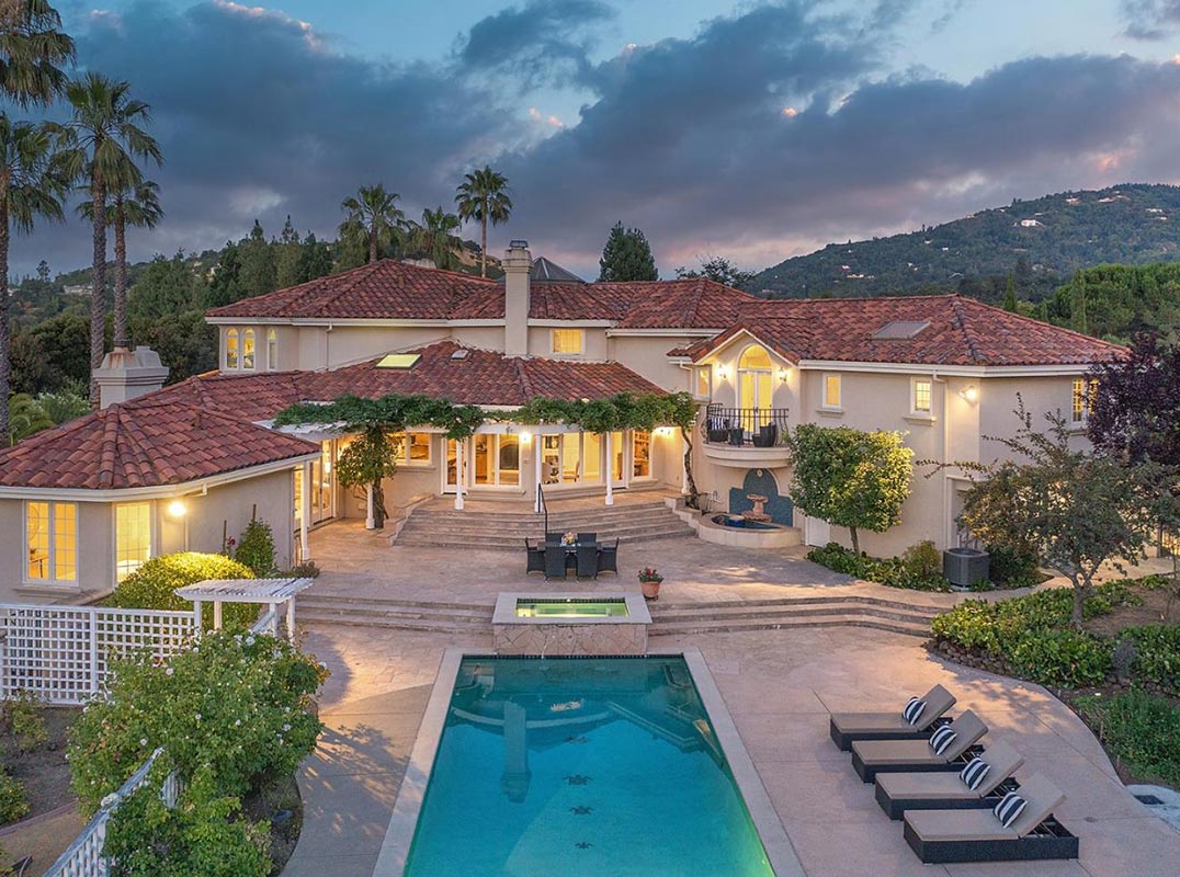 Thoughtfully Designed Estate In The Heart Of Saratoga