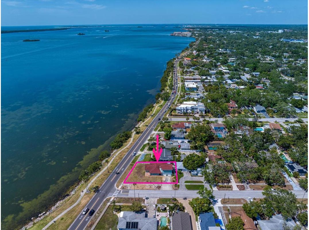 Extraordinary Intracoastal-Front Residence 
