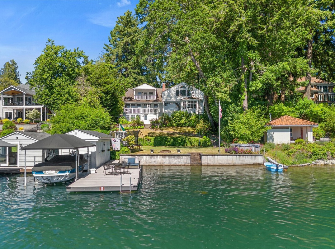 Historic Lakeside Charm
