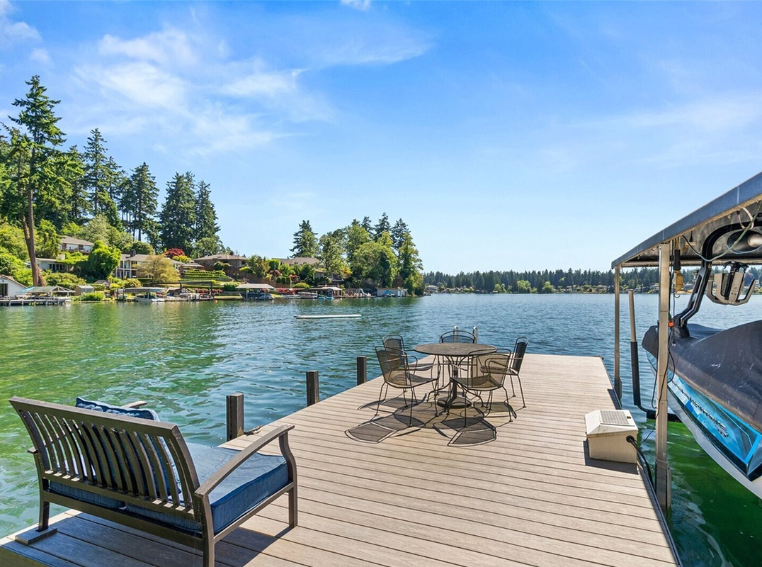 Historic Lakeside Charm