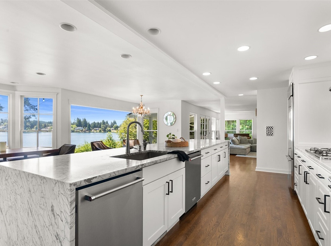 Historic Lakeside Charm