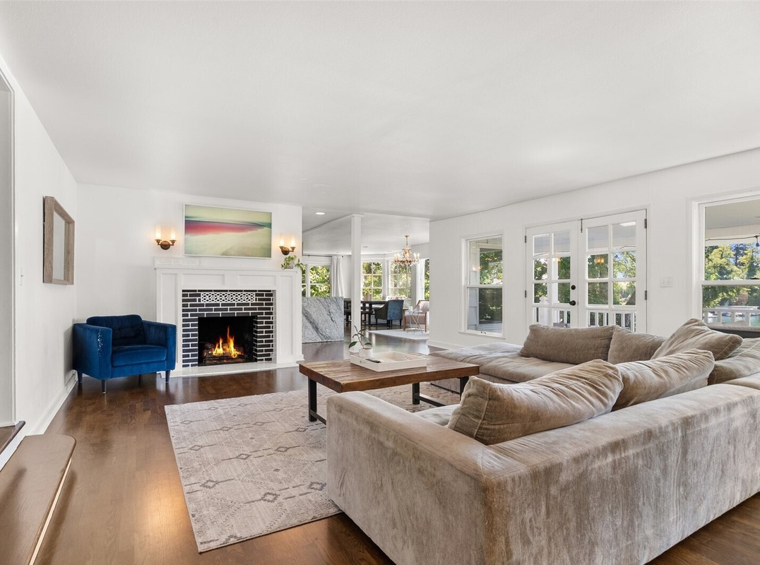 Historic Lakeside Charm