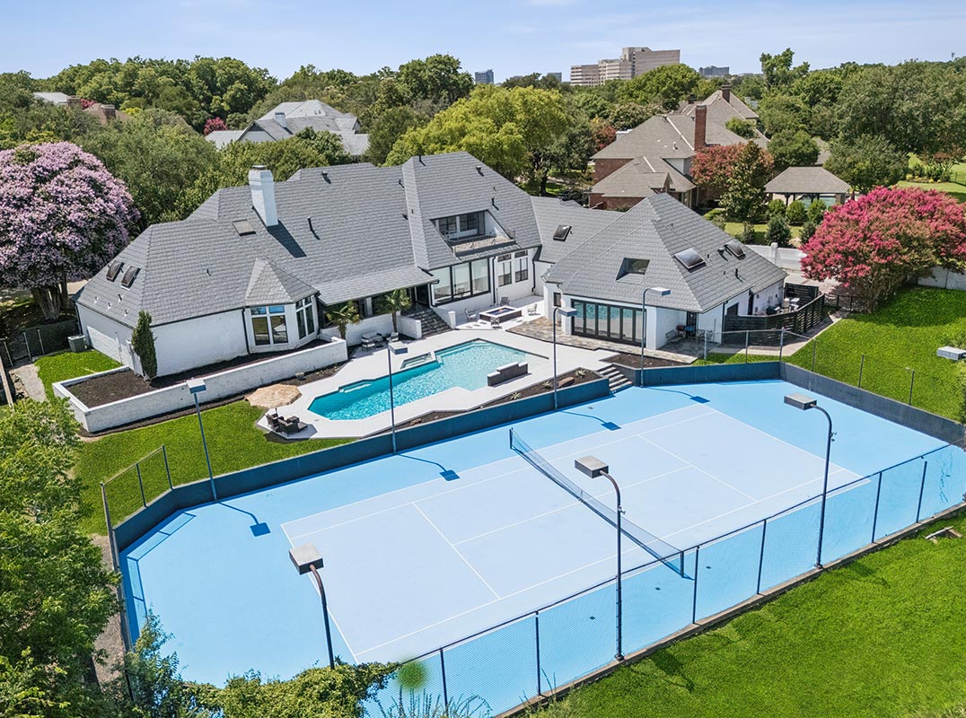 Executive Elegance Meets Resort-Style Living in Williamsburg Estates