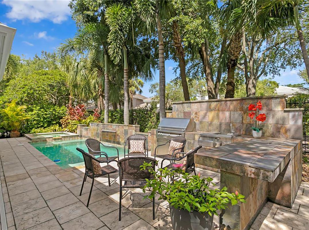  Refined Living On Harbour Island