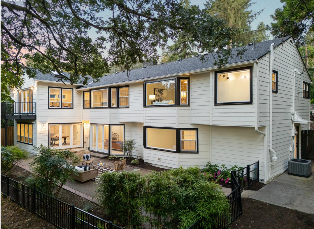 5 bd | 3 ba | 3882 sqft Located in one of Lake Oswego’s most Desired Neighborhoods