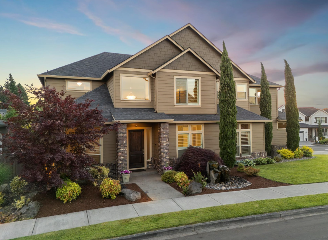 6-bedroom, 4-bath Home Near Vancouver Lake