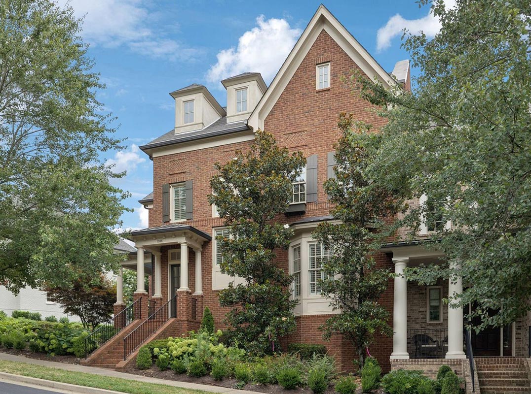 End-Unit Townhome Nestled Within The Exclusive Gates Of Windstone