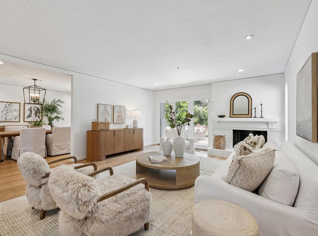 Gorgeous Mcc Townhouse On Coveted Quiet Cul-De-Sac
