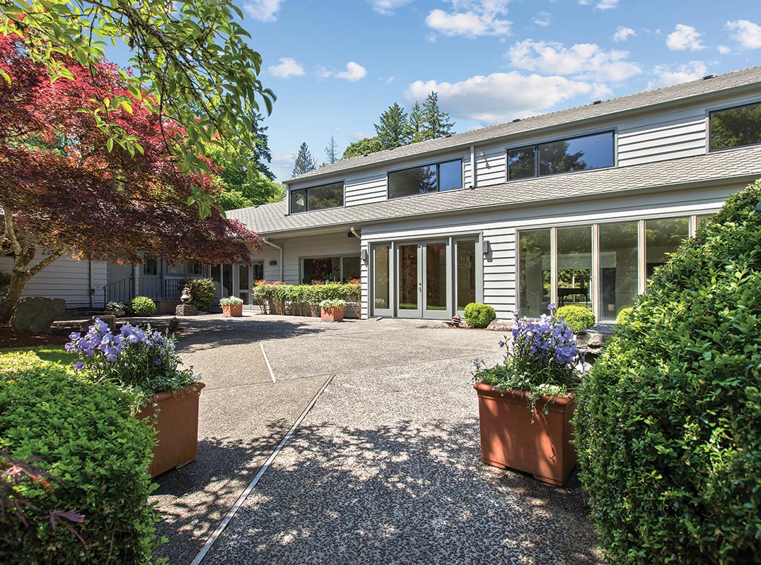 EXQUISITE WILLIAM FLETCHER TRANSITIONAL IN THE HEART OF DUNTHORPE