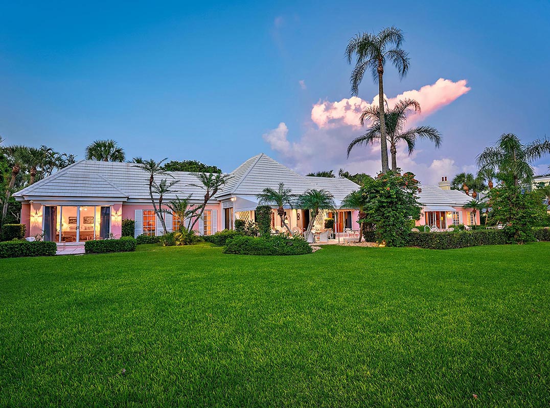 Bermuda-style Estate with Views of Jupiter Island Club