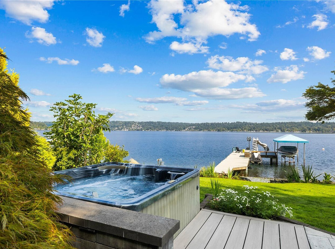 Extraordinary Lakefront Estate