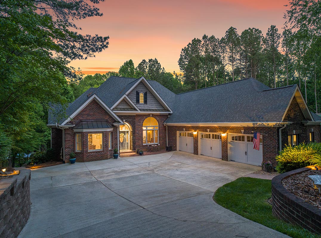 Welcome to Lakeside Luxury in Northview Harbour