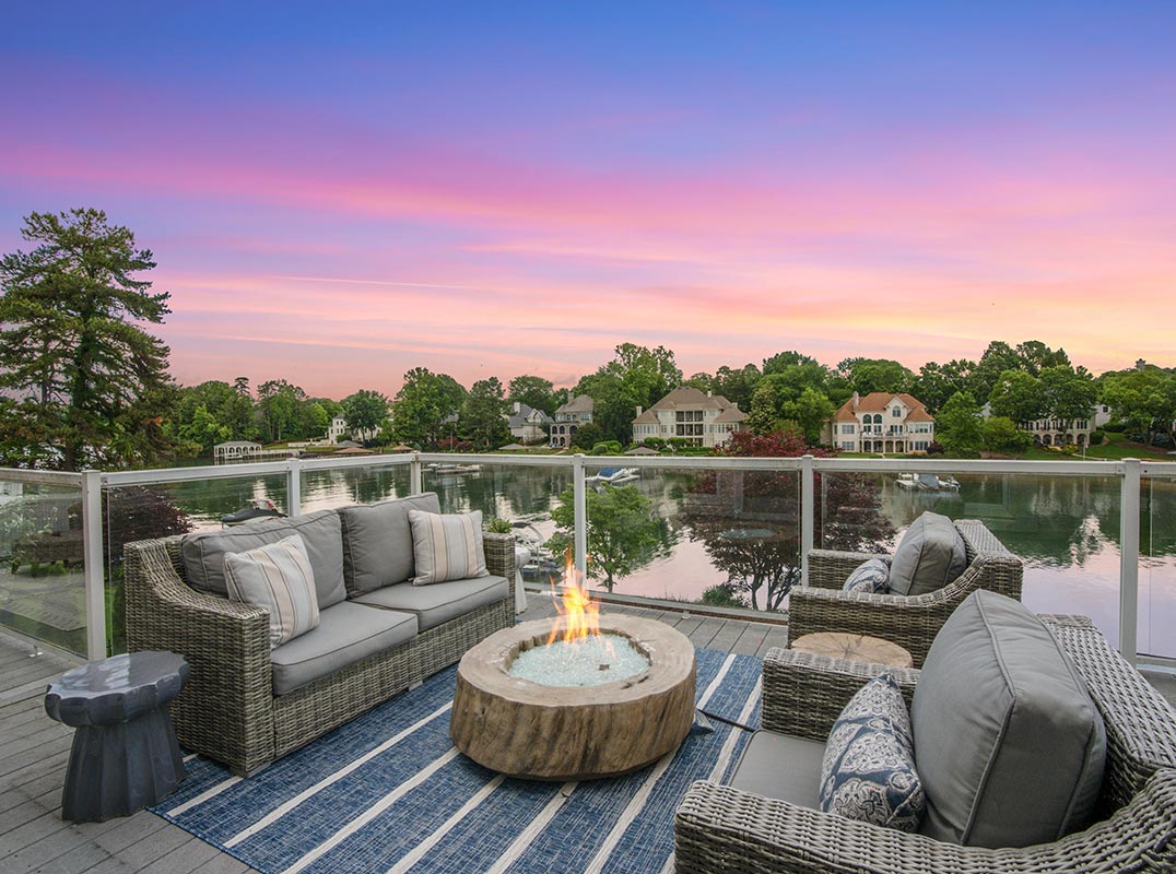 Stunning Lakefront Home in The Peninsula 