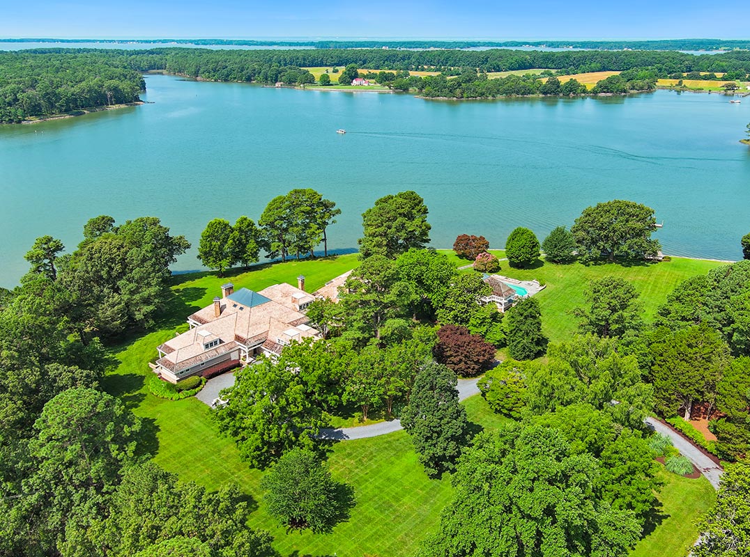 Exquisitely Home Overlooking Leadenham Creek