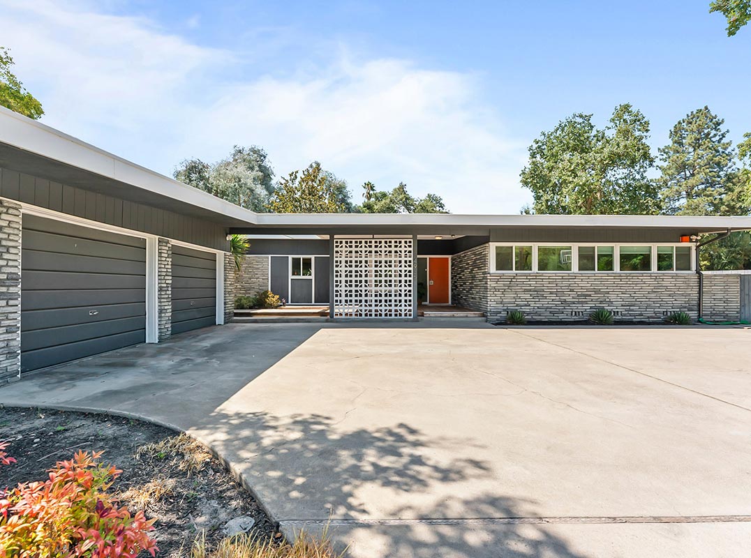 Mid-Century Modern Retreat 