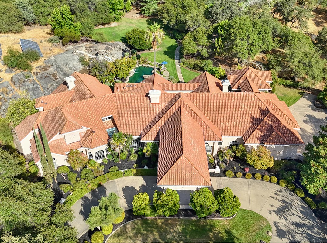 Resort Amenities & Equestrian Facility